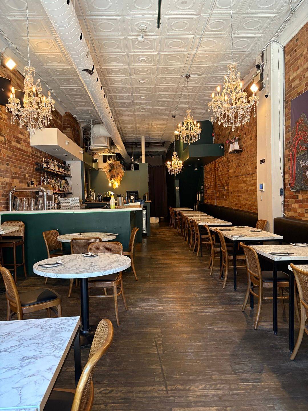 Toronto C01, ON M5V 2B3,490 Queen ST W