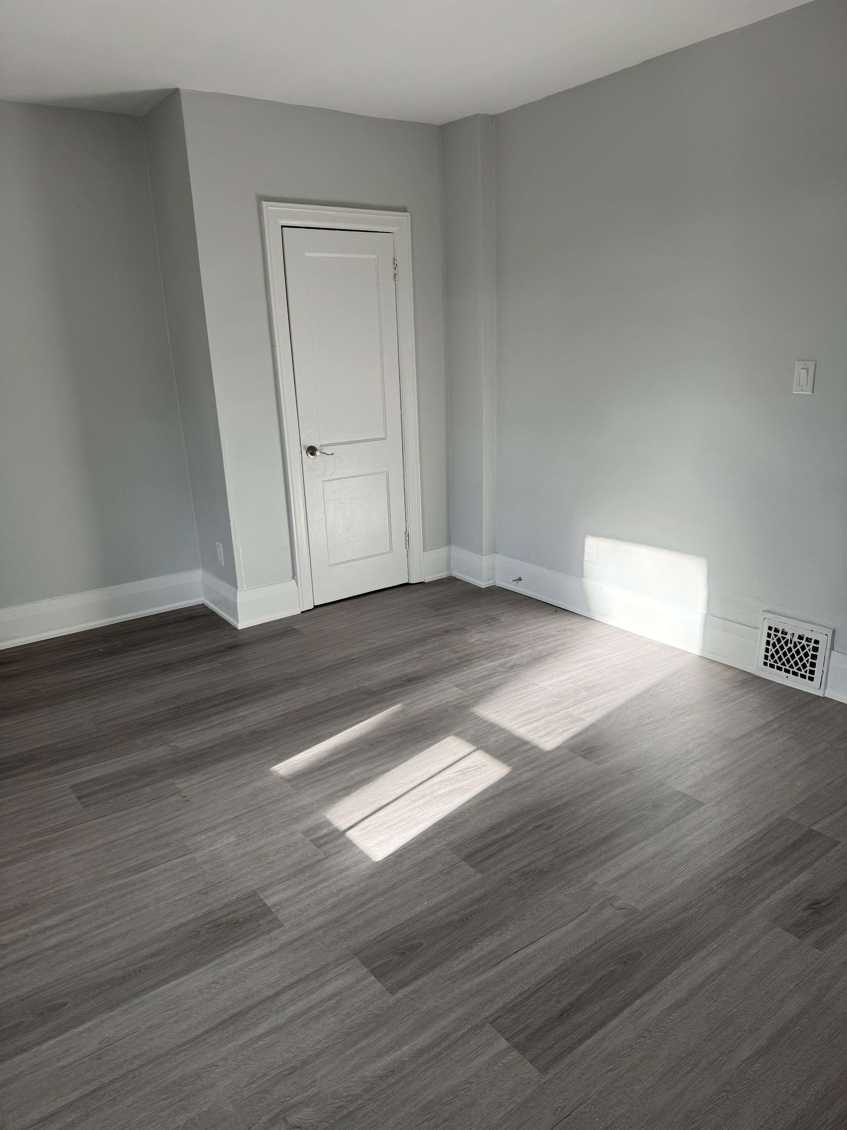 Toronto E03, ON M4C 3J5,68 woodington AVE #Upper