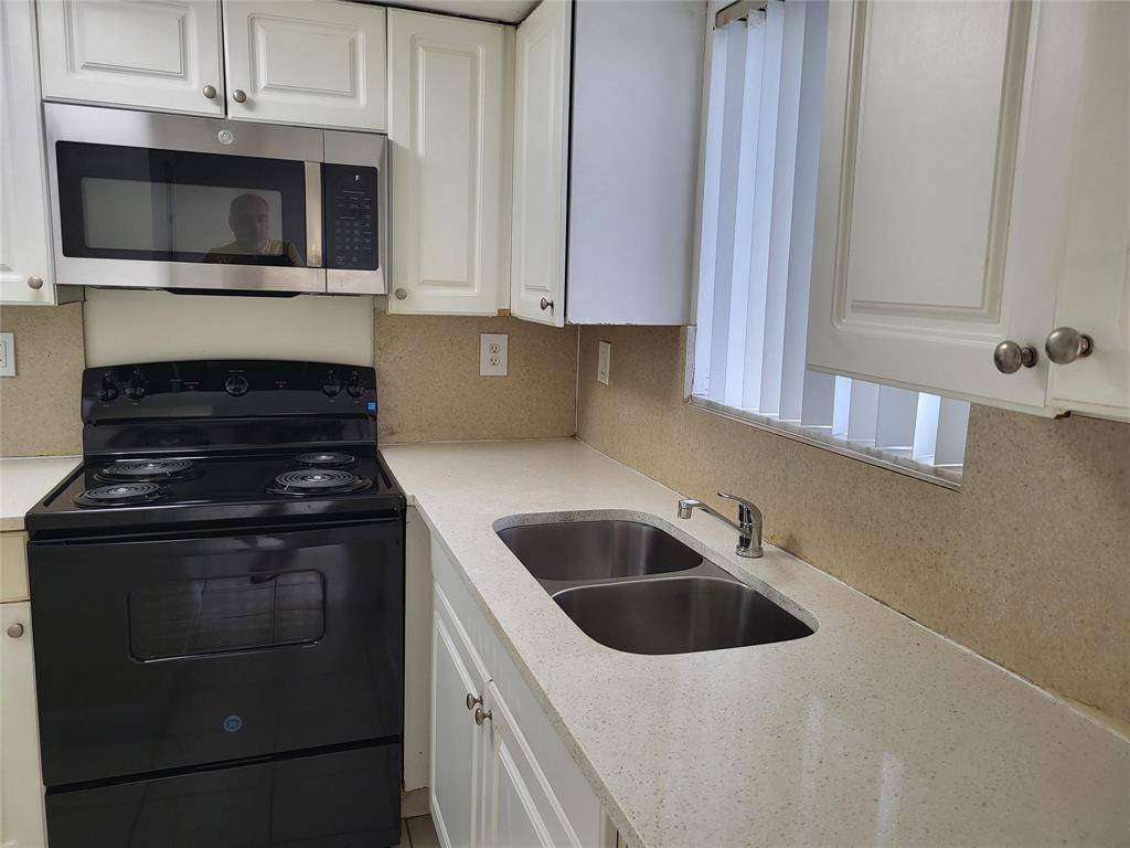 West Palm Beach, FL 33403,1501 Crescent Cir #B12