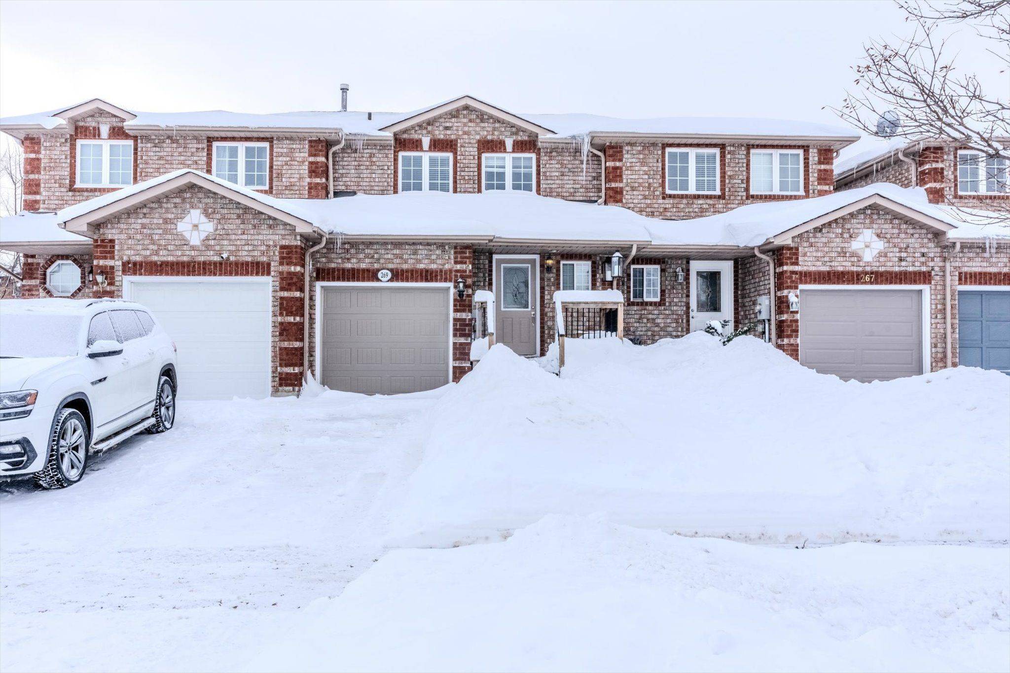 Barrie, ON L4M 7A7,269 Dunsmore LN