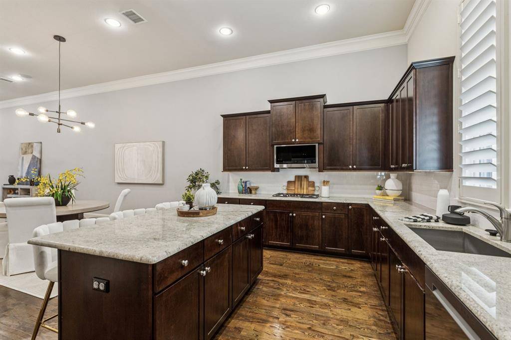 Dallas, TX 75201,2138 Aylesport Drive