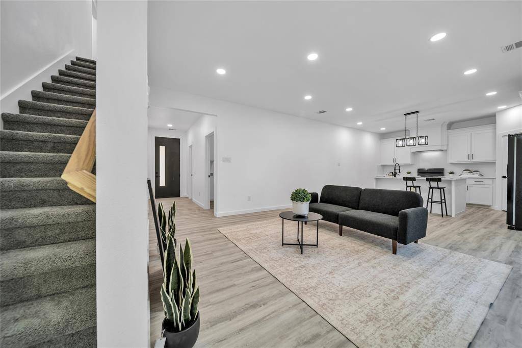 Terrell, TX 75160,702 W Rochester Street