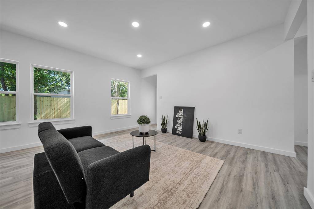 Terrell, TX 75160,702 W Rochester Street