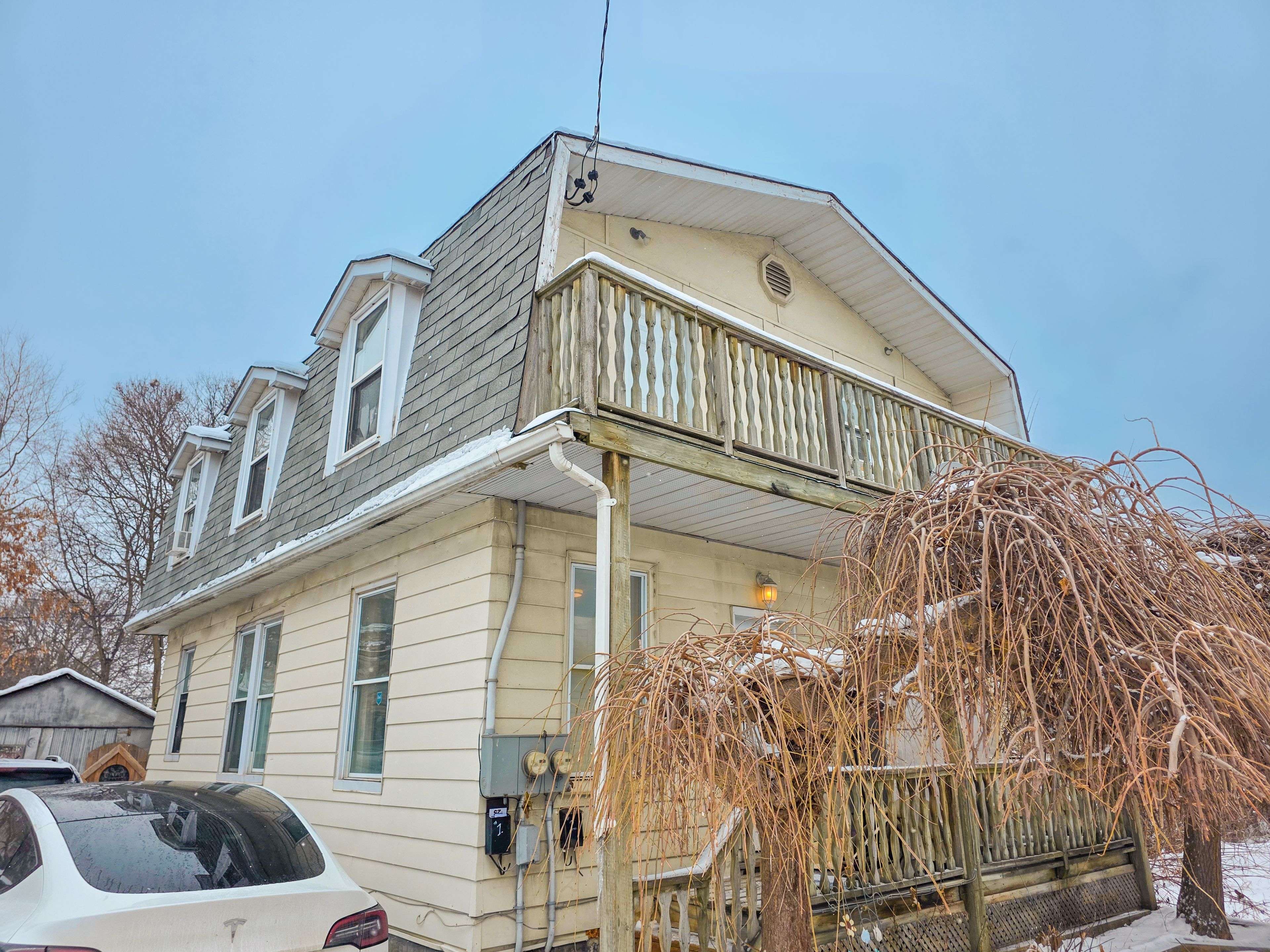 Oshawa, ON L1H 2N8,38 Olive AVE #Upper