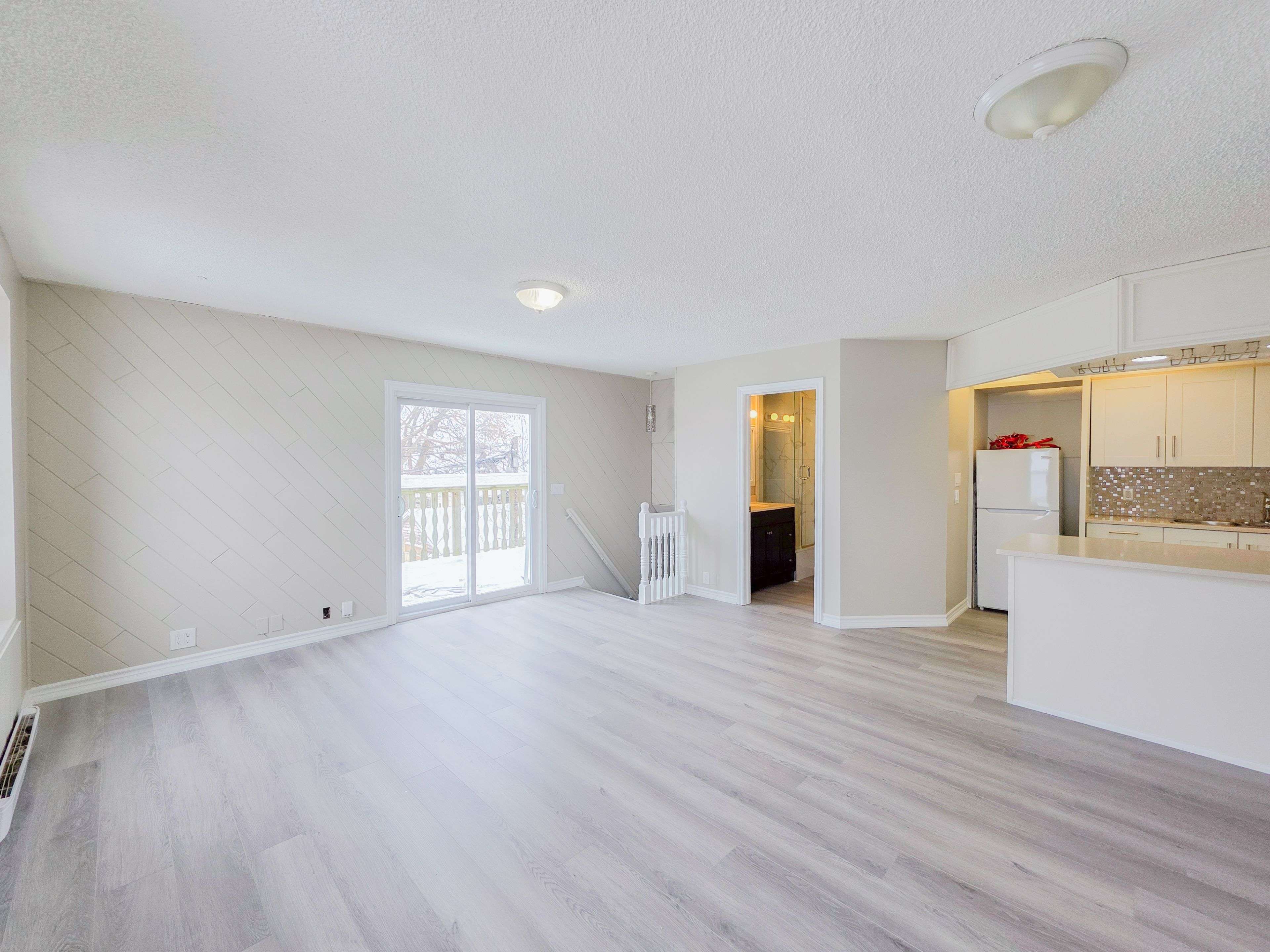 Oshawa, ON L1H 2N8,38 Olive AVE #Upper