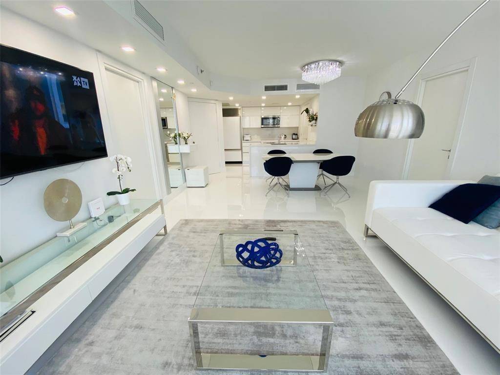 Sunny Isles Beach, FL 33160,17201 Collins Ave #1006