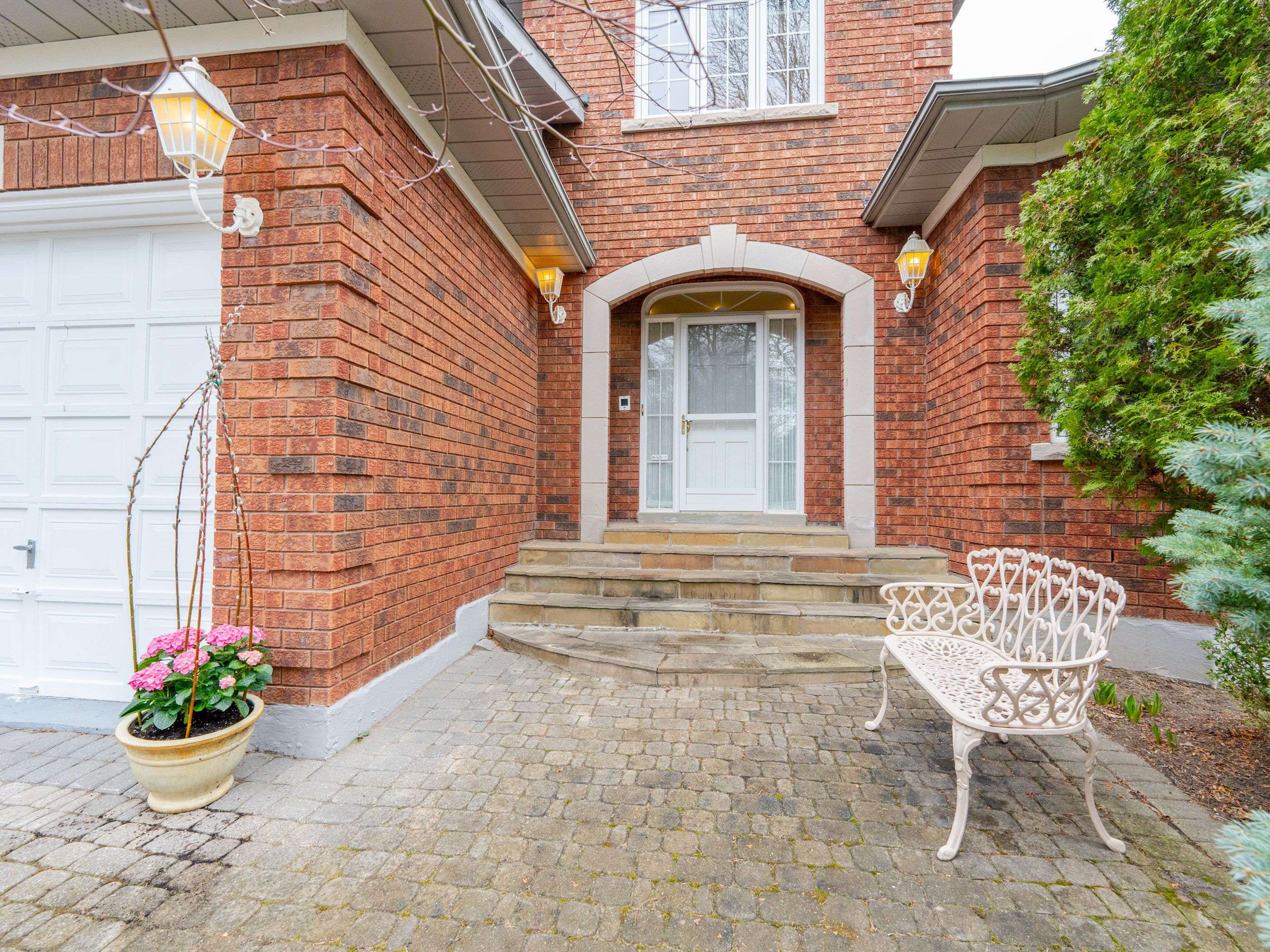 Richmond Hill, ON L4B 2S6,41 Montclair RD