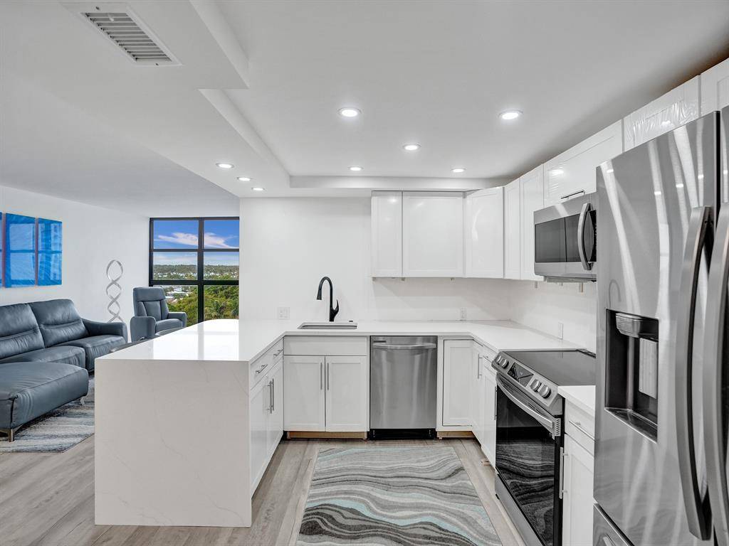 Hallandale Beach, FL 33009,200 Leslie Dr #723