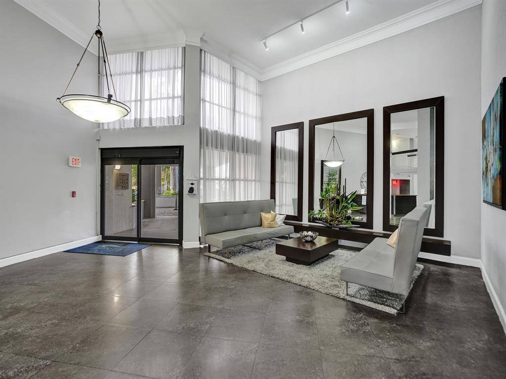 Hallandale Beach, FL 33009,200 Leslie Dr #723