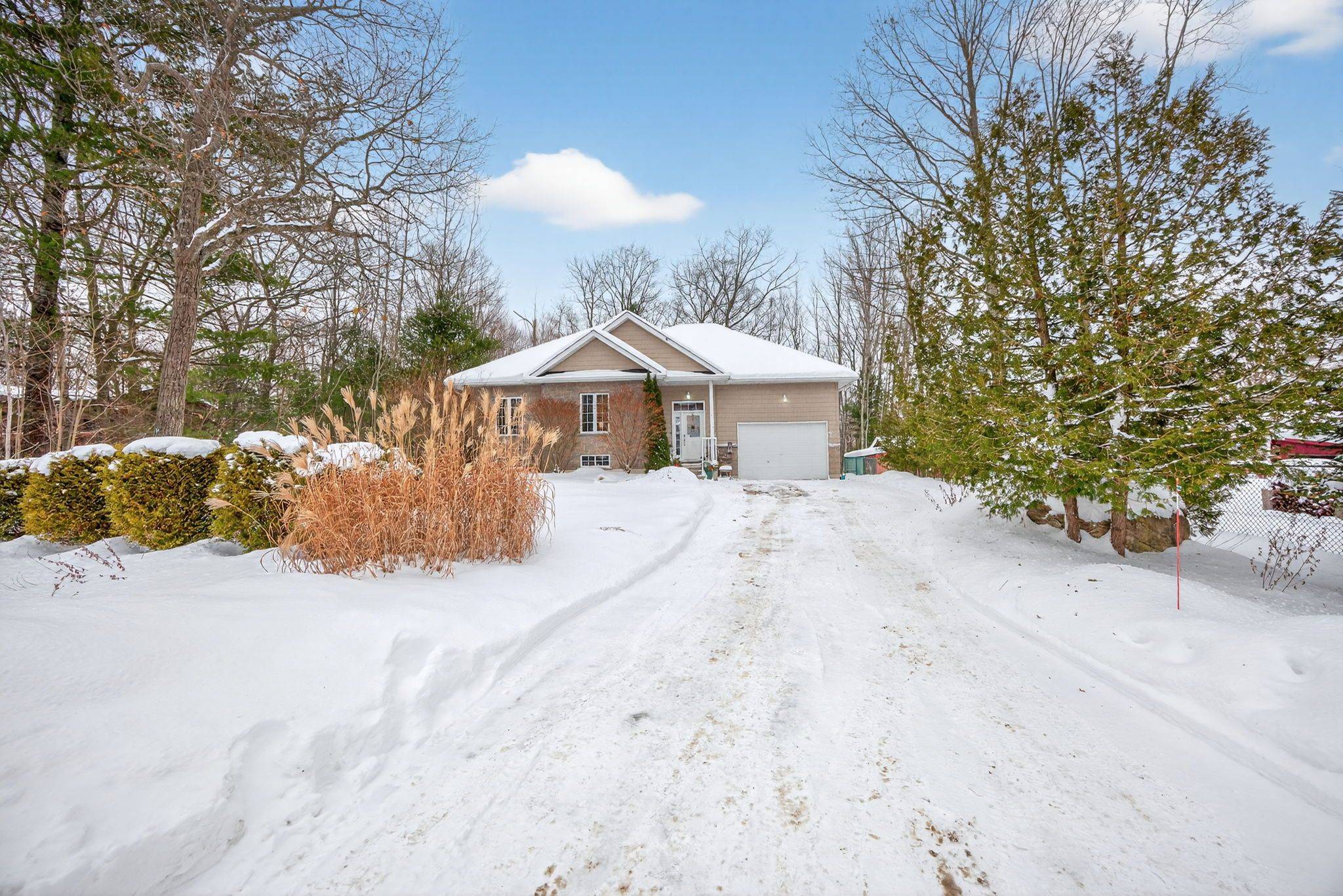 Tiny, ON L9M 0J2,61 RUE VANIER N/A