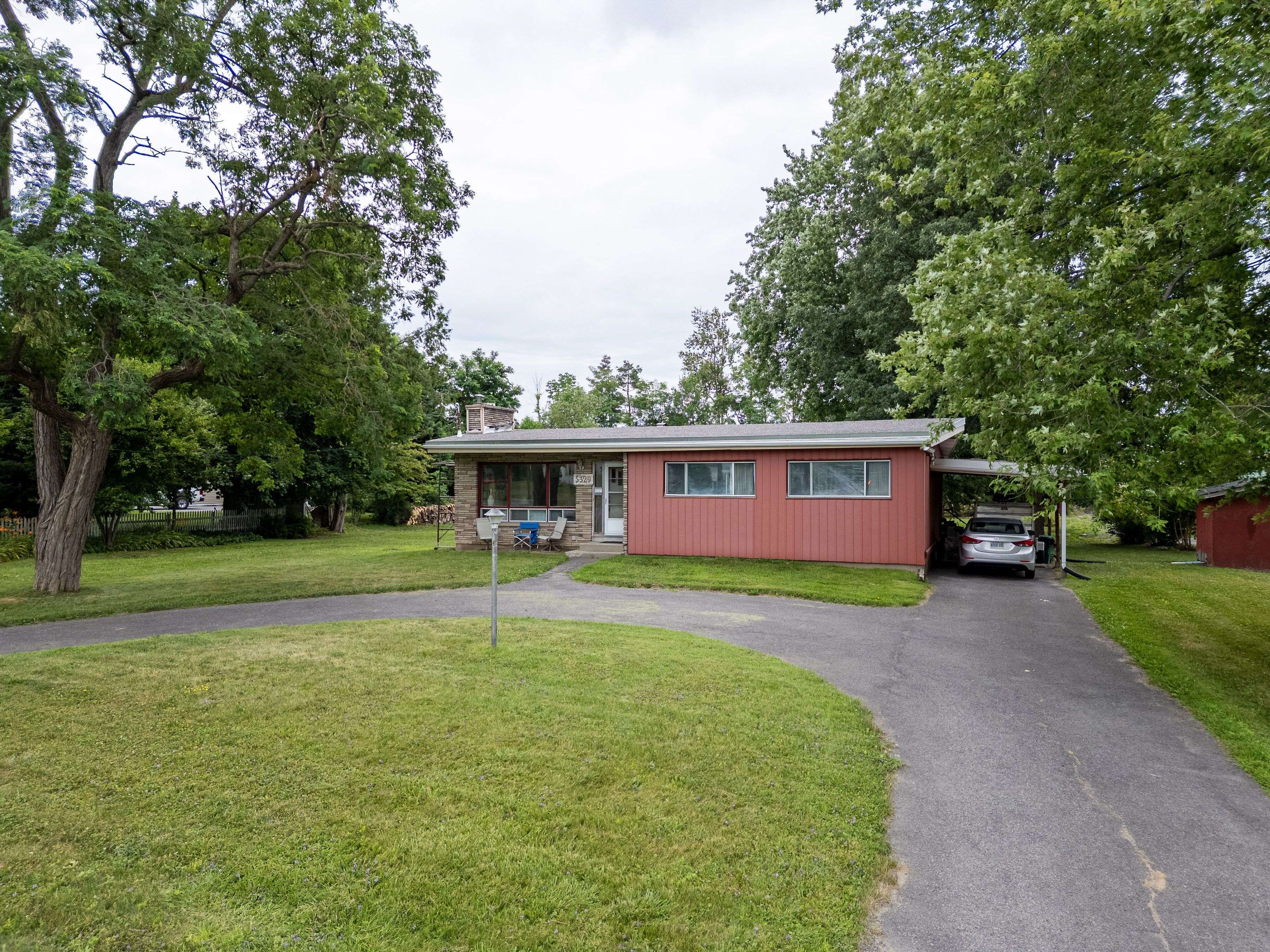 Leitrim, ON K1X 1H1,5329 Bank ST