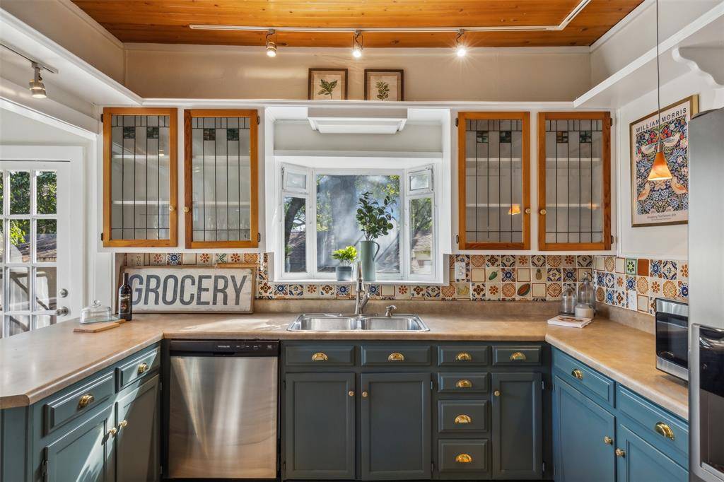 Fort Worth, TX 76110,1707 6th Avenue