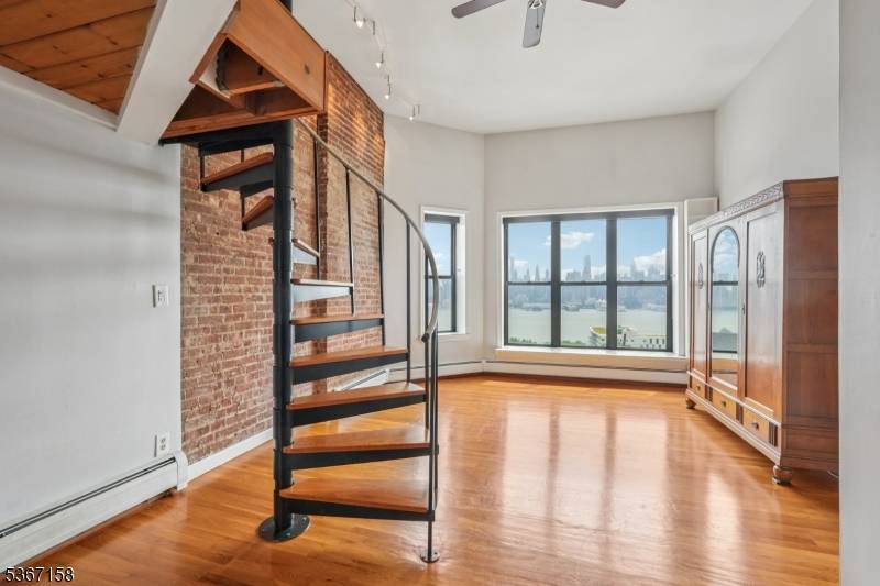 Weehawken Twp., NJ 07086,963-965 Blvd East #4-3