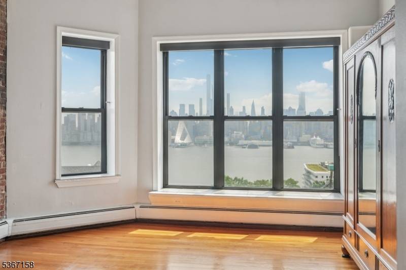 Weehawken Twp., NJ 07086,963-965 Blvd East #4-3