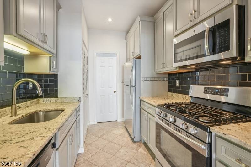 Weehawken Twp., NJ 07086,963-965 Blvd East #4-3