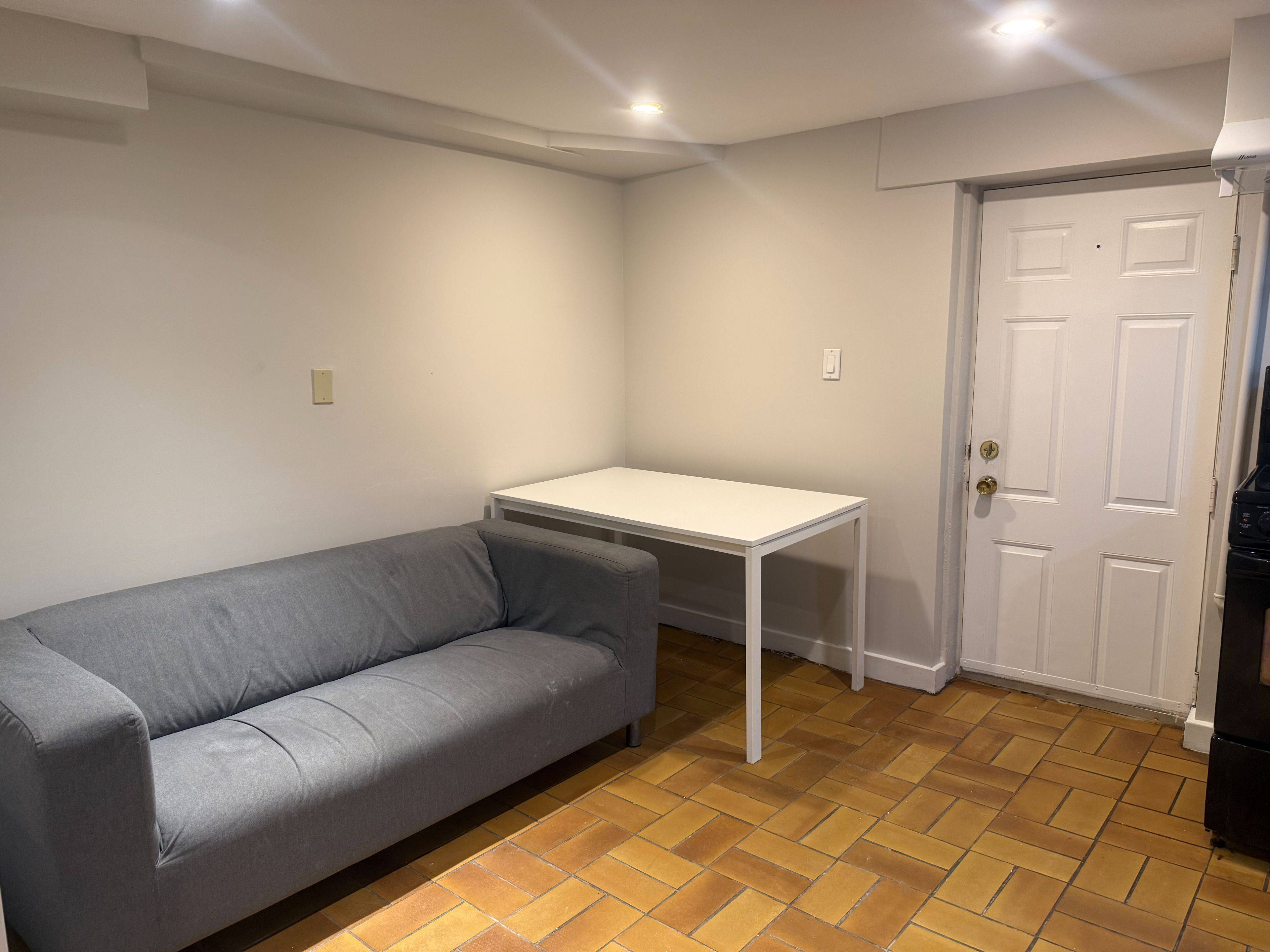 Toronto C01, ON M6J 2E4,4 Sully CRES