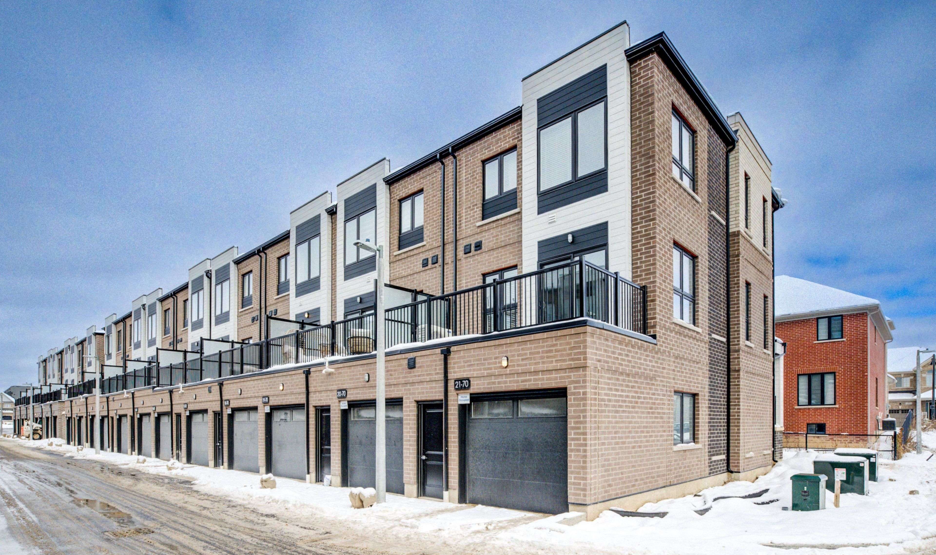 Hamilton, ON L8B 2A9,70 Kenesky DR N #21