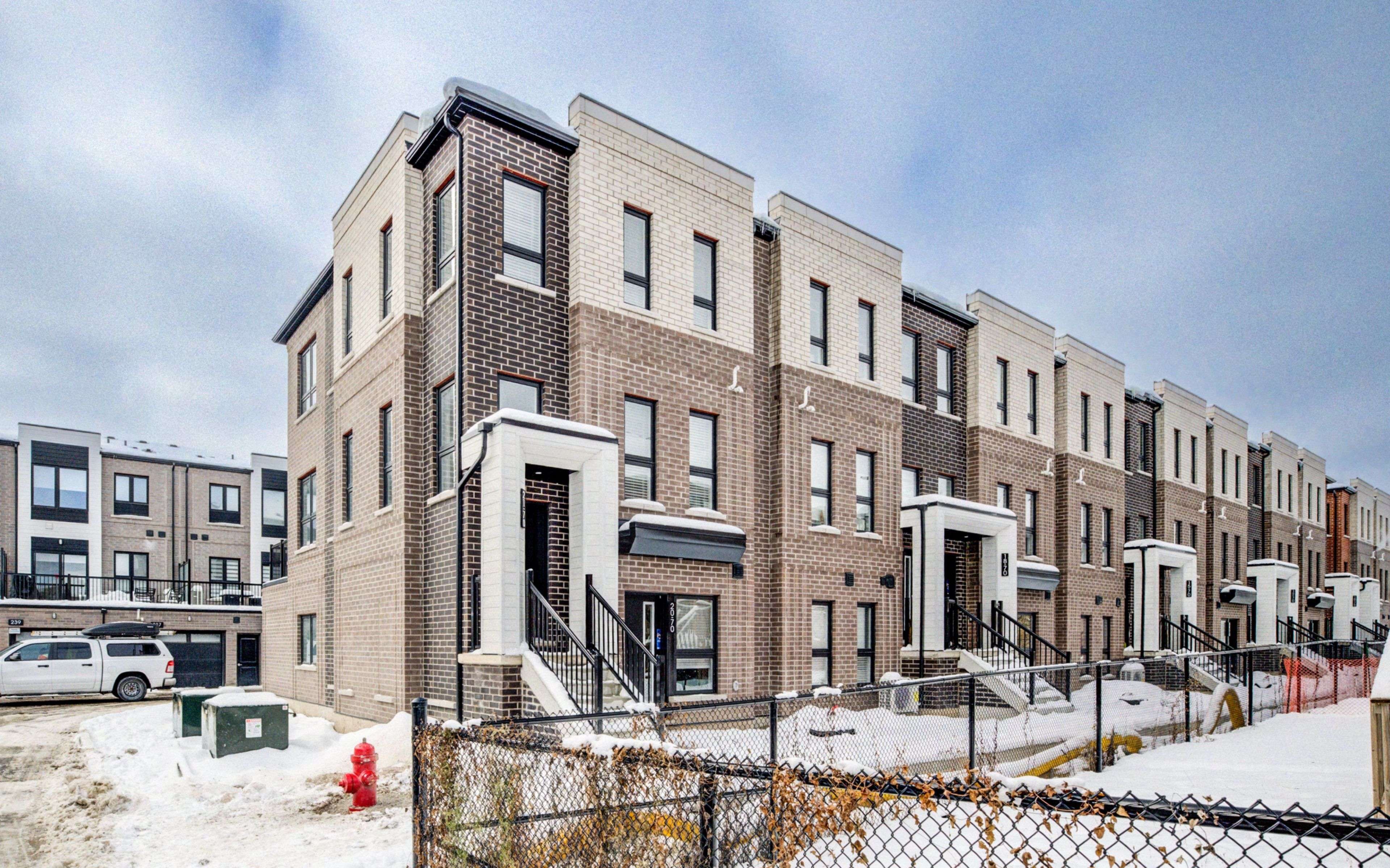 Hamilton, ON L8B 2A9,70 Kenesky DR N #21