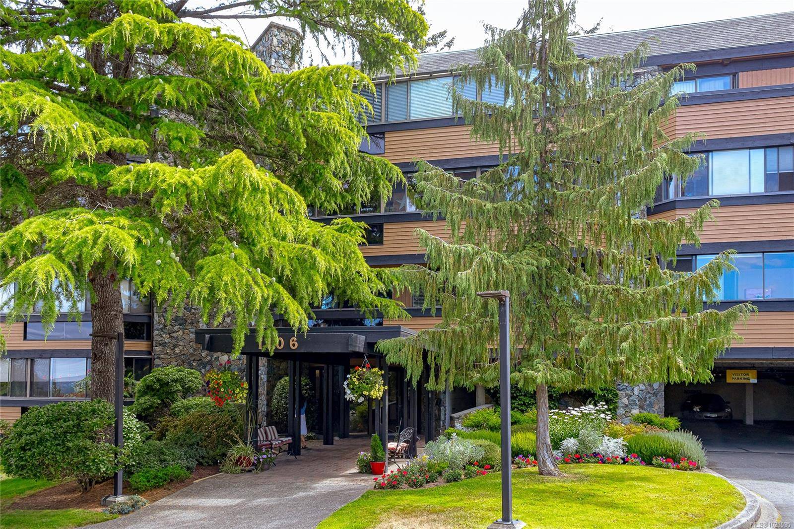 Saanich, BC V8P 2C3,1106 Glenora Pl #304