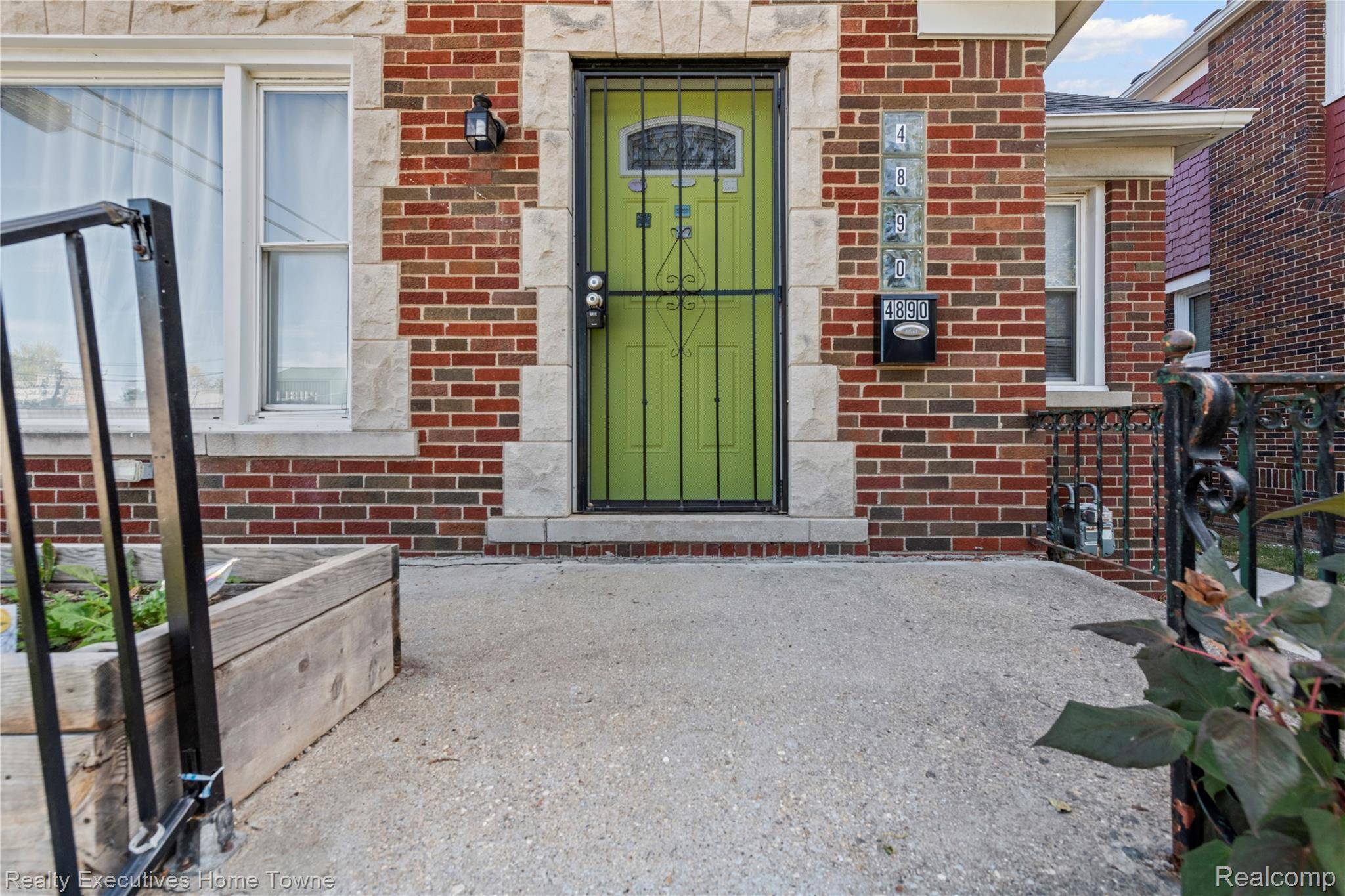 Detroit, MI 48224,4890 Three Mile DR