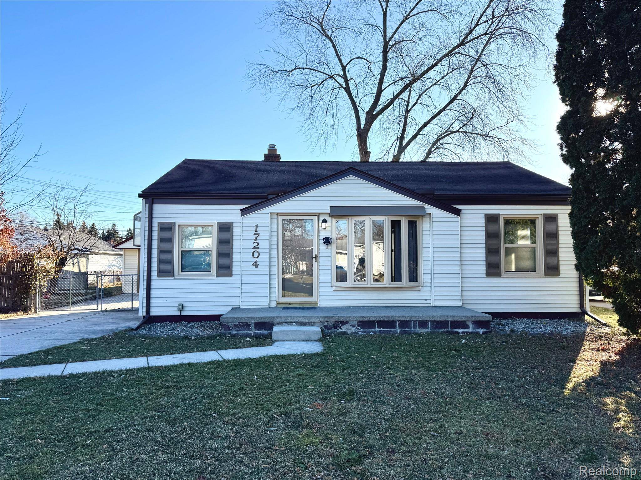 Fraser, MI 48026,17204 Park LN