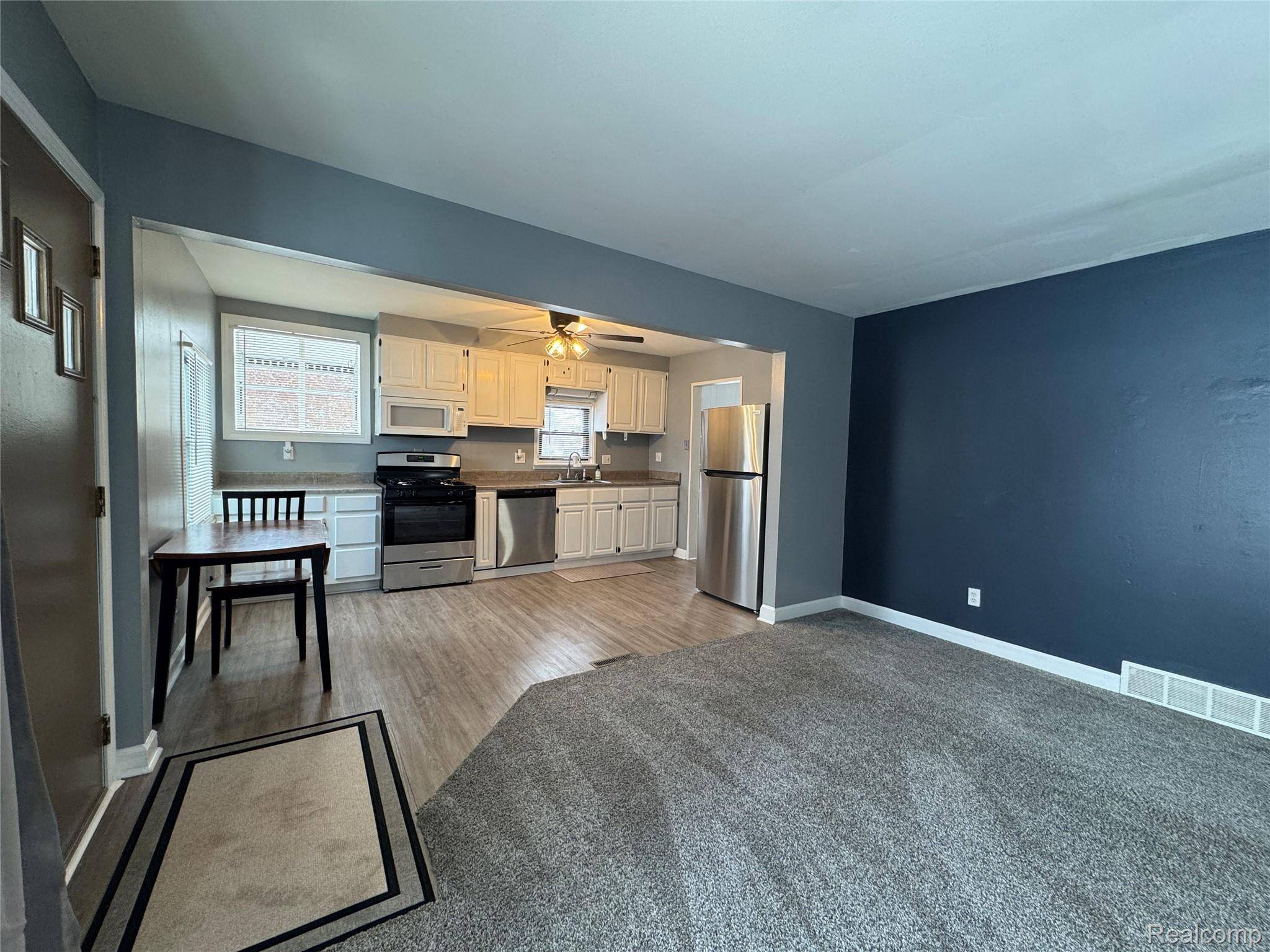 Fraser, MI 48026,17204 Park LN