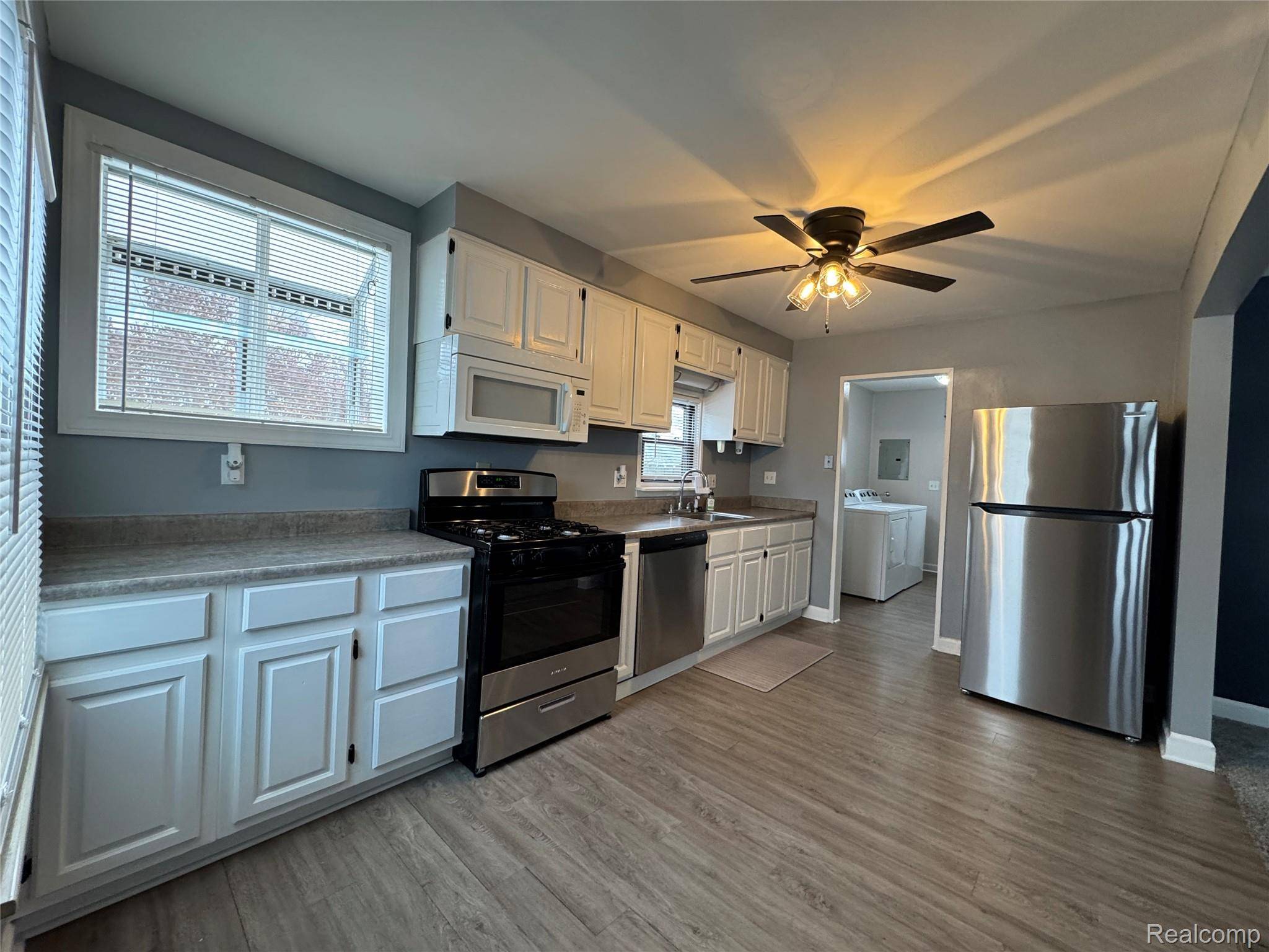 Fraser, MI 48026,17204 Park LN