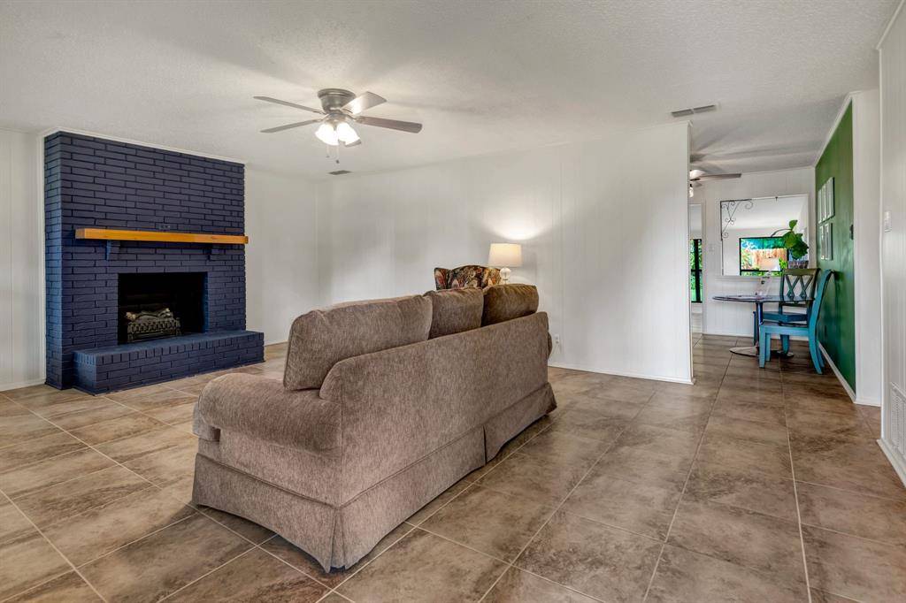 De Cordova, TX 76049,5710 Cortez Drive