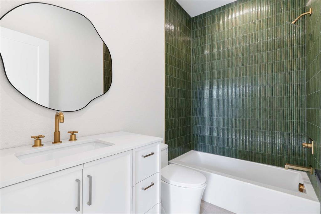 Dallas, TX 75208,439 W 9th Street #2