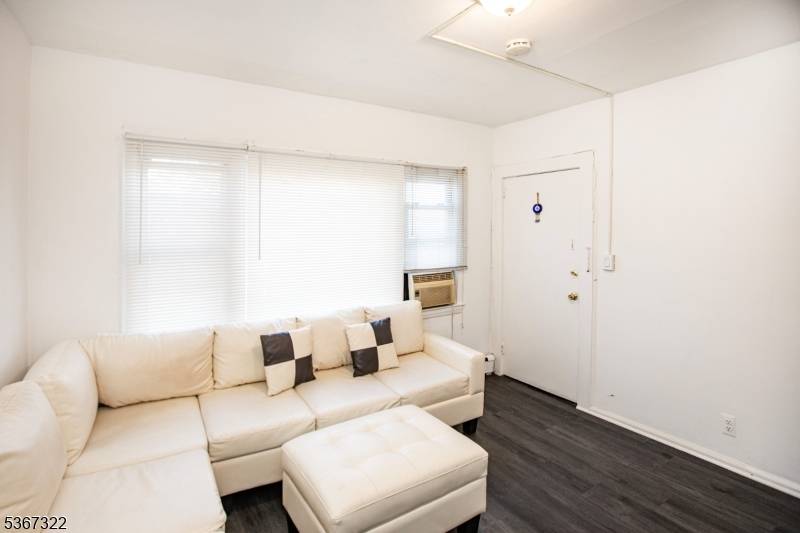 Hawthorne Boro, NJ 07506,50 Westervelt Ave #1