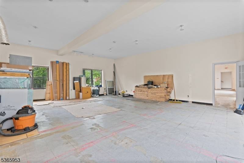 Bloomingdale Boro, NJ 07403,15 Hamburg Tpke