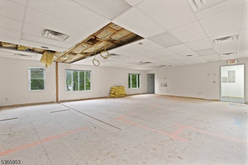 Bloomingdale Boro, NJ 07403,15 Hamburg Tpke