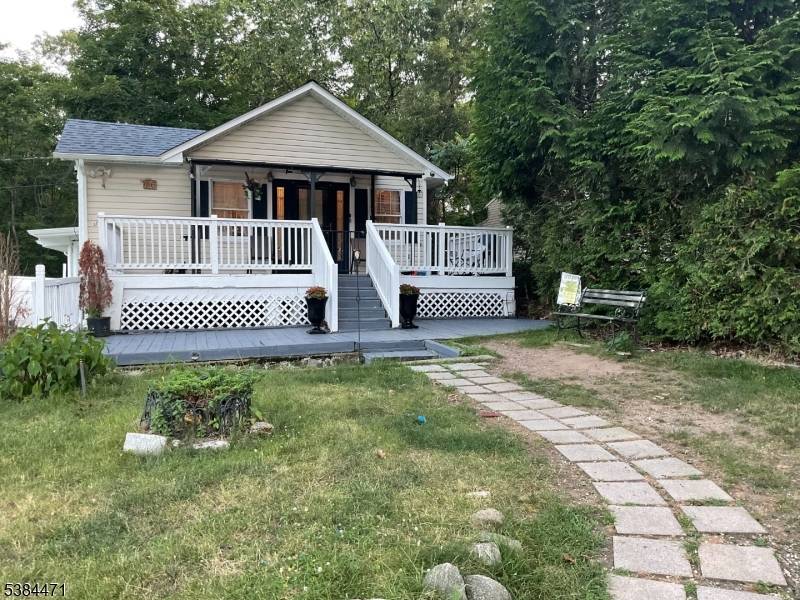 West Milford Twp., NJ 07480,16 Berry Ln