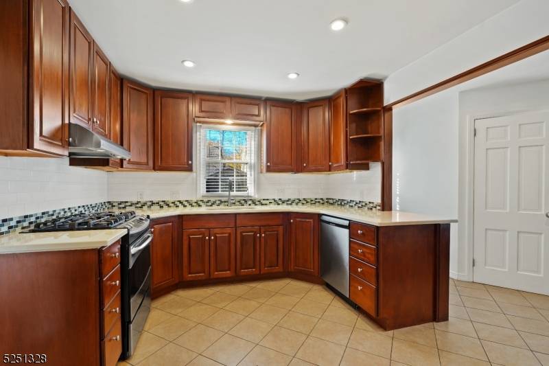 Millburn Twp., NJ 07041,38 Cypress St