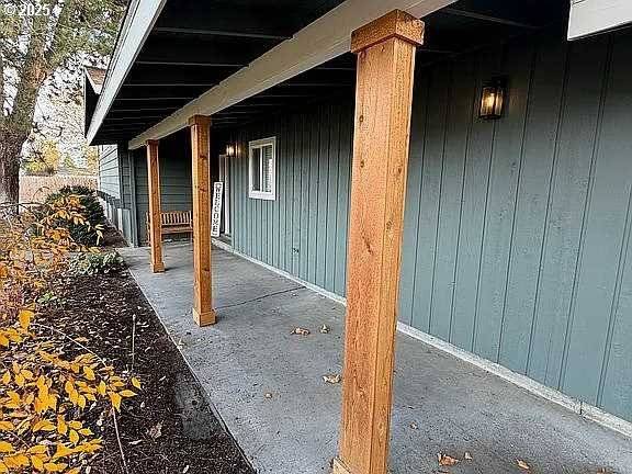 Hermiston, OR 97838,825 W RIDGEWAY AVE