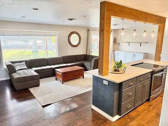 Hermiston, OR 97838,825 W RIDGEWAY AVE