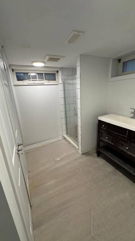 Clarington, ON L1C 1B8,24 parkway CRES