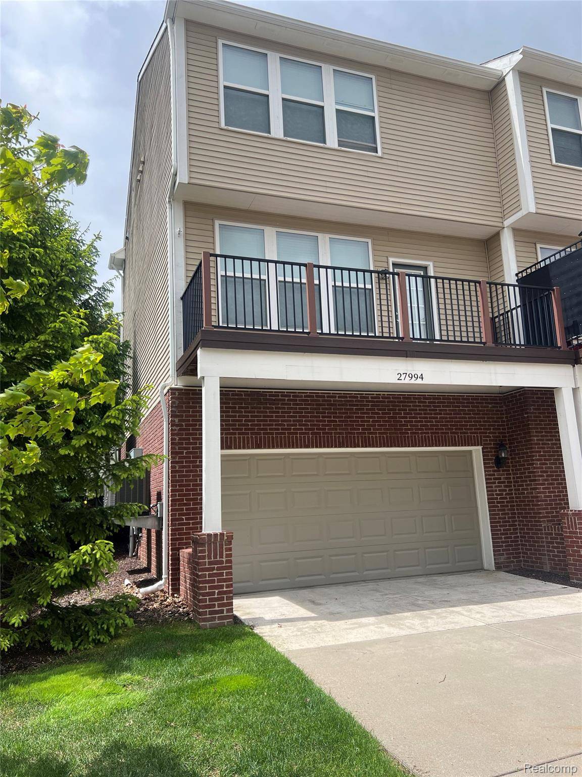 Novi, MI 48377,27994 Hopkins DR