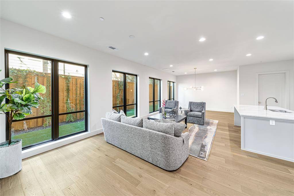 Dallas, TX 75219,3601 Routh Street #1B