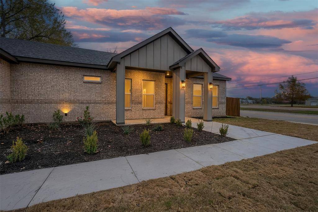 Grand Prairie, TX 75051,302 W Coral Way