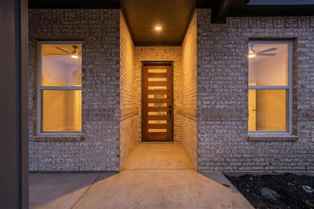 Grand Prairie, TX 75051,302 W Coral Way