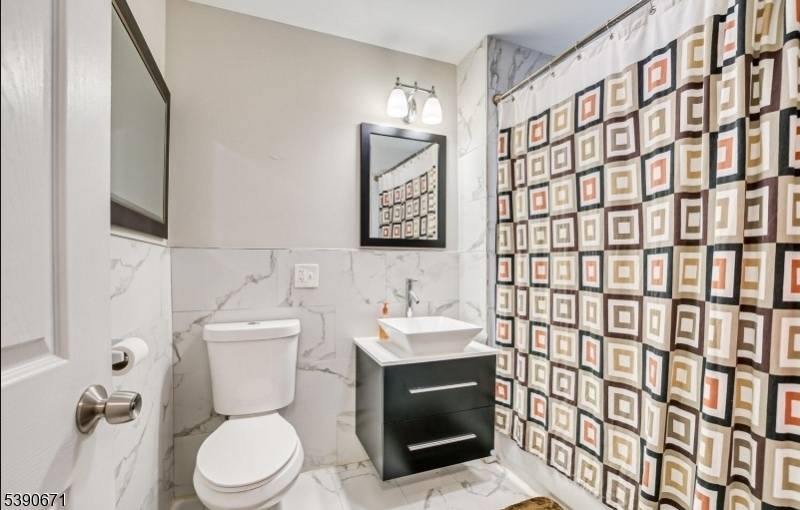 Newark City, NJ 07106,86 Mead St