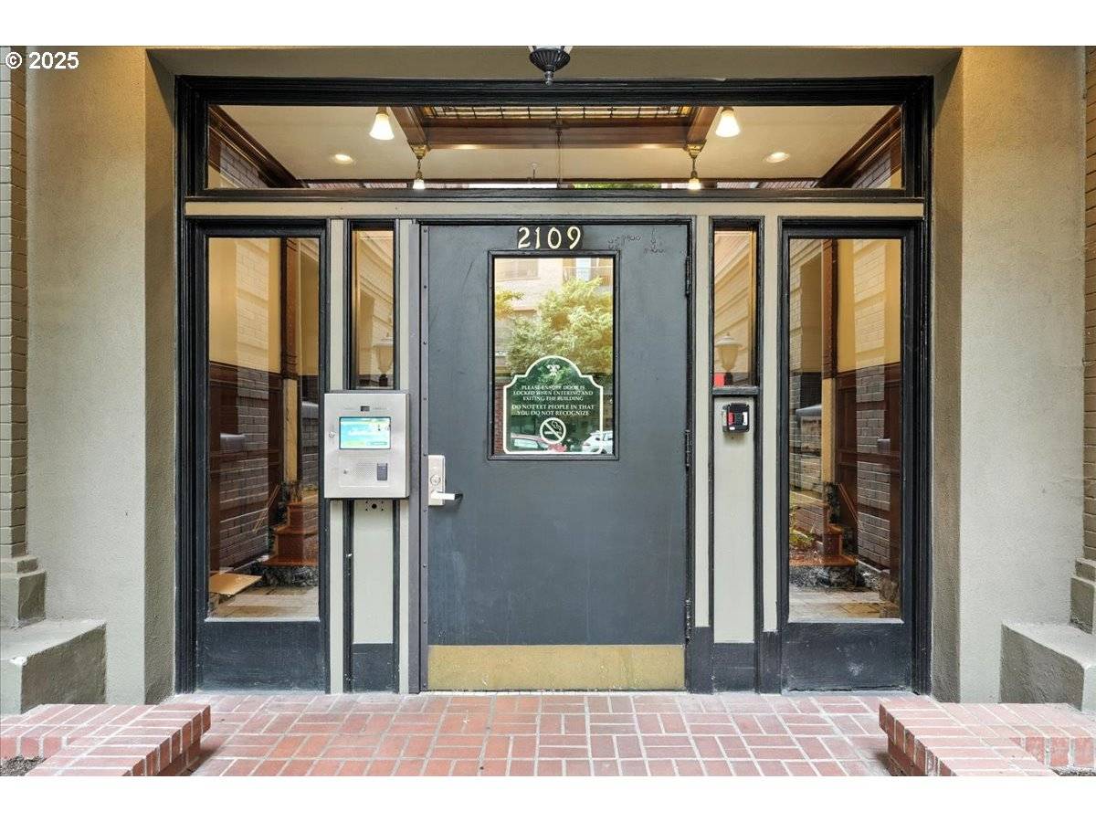 Portland, OR 97210,2109 NW IRVING ST #211