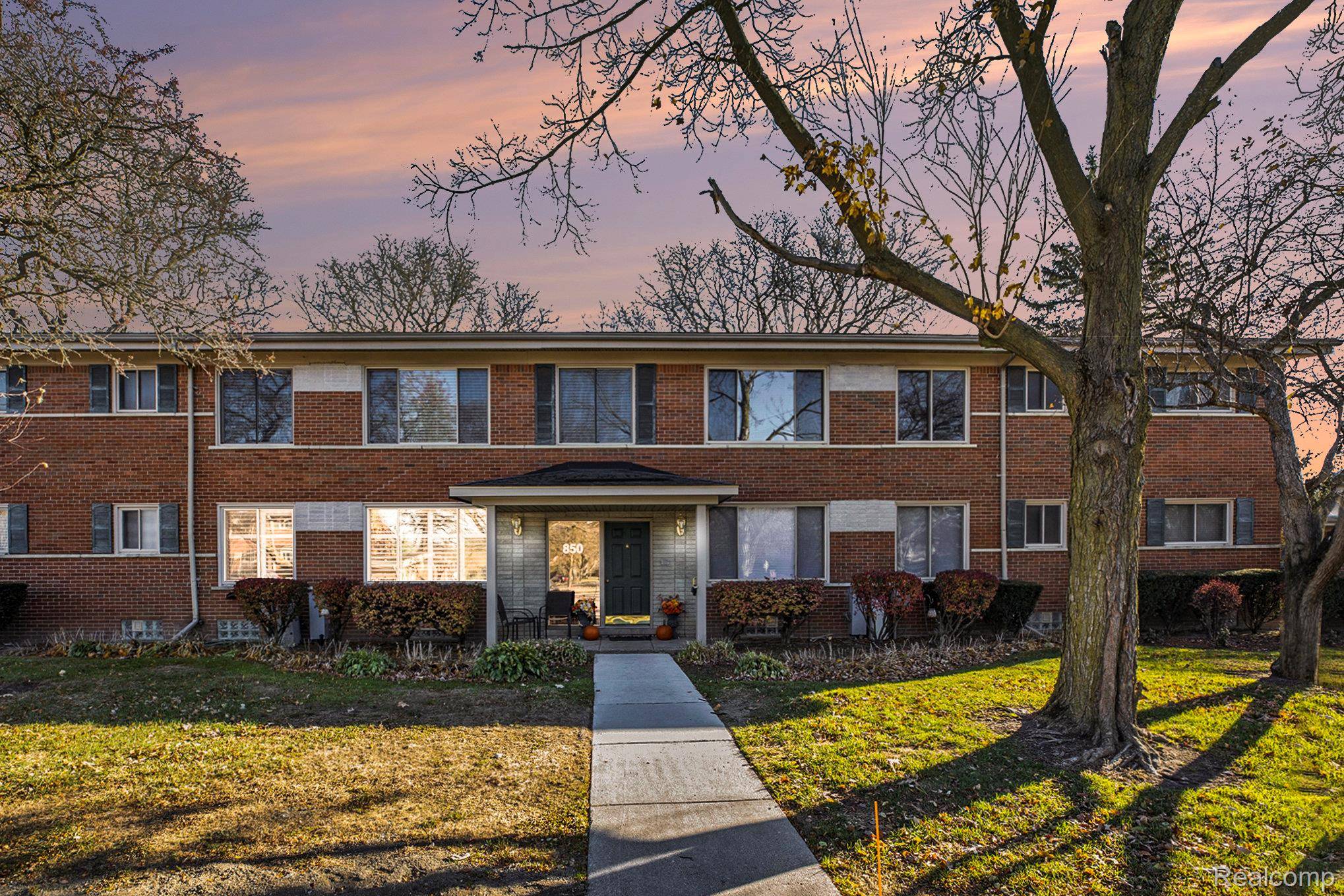 Birmingham, MI 48009,850 N ADAMS RD UNIT 1 RD