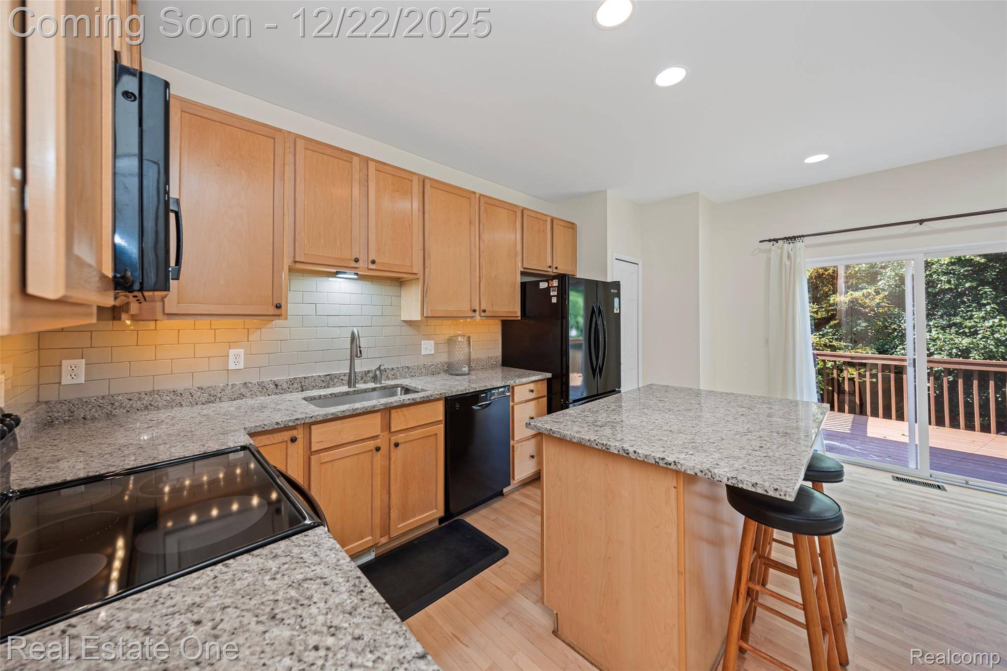 Farmington Hills, MI 48331,38282 Saratoga CIR