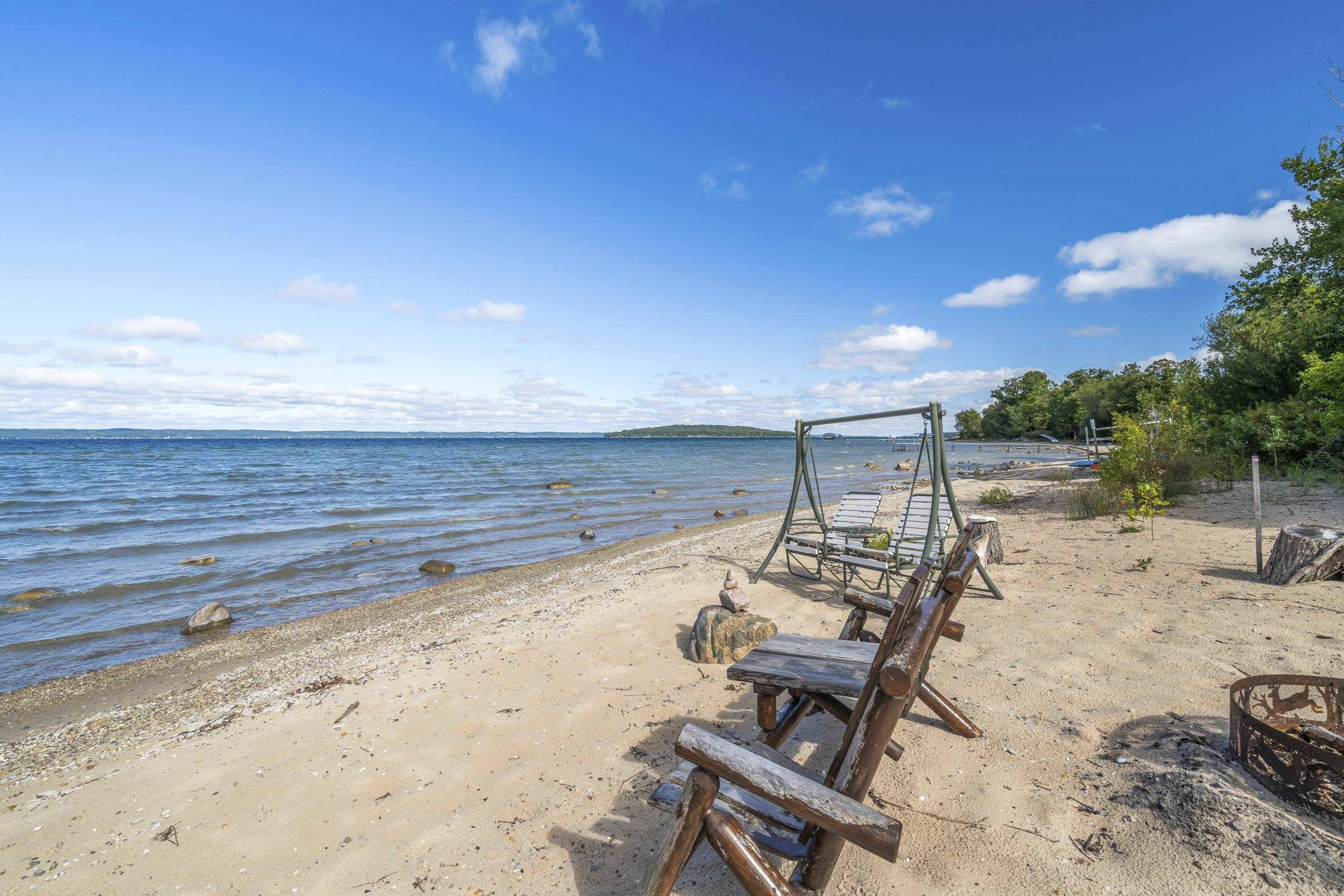 Traverse City, MI 49686,10191 Peninsula DR