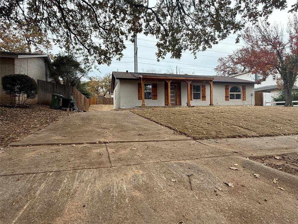 Bedford, TX 76021,2913 White Oak Lane