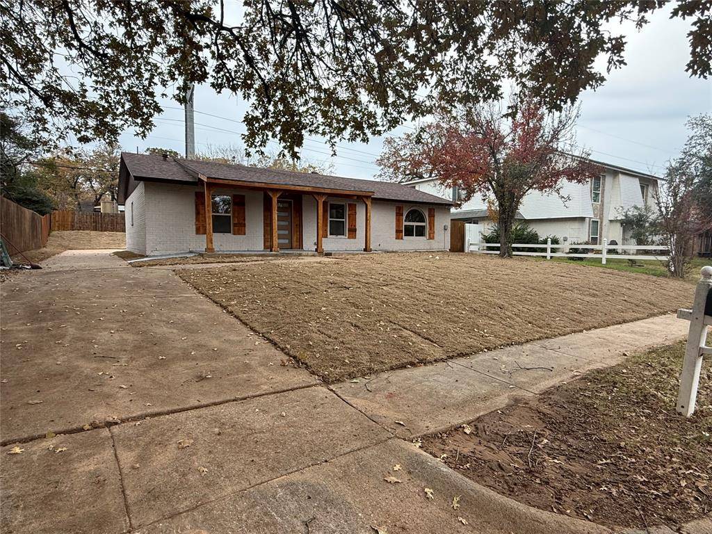 Bedford, TX 76021,2913 White Oak Lane