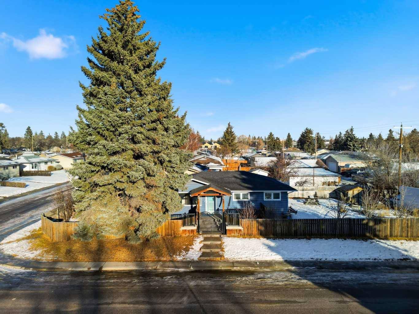Calgary, AB T2B 0Z8,2240 38 ST SE