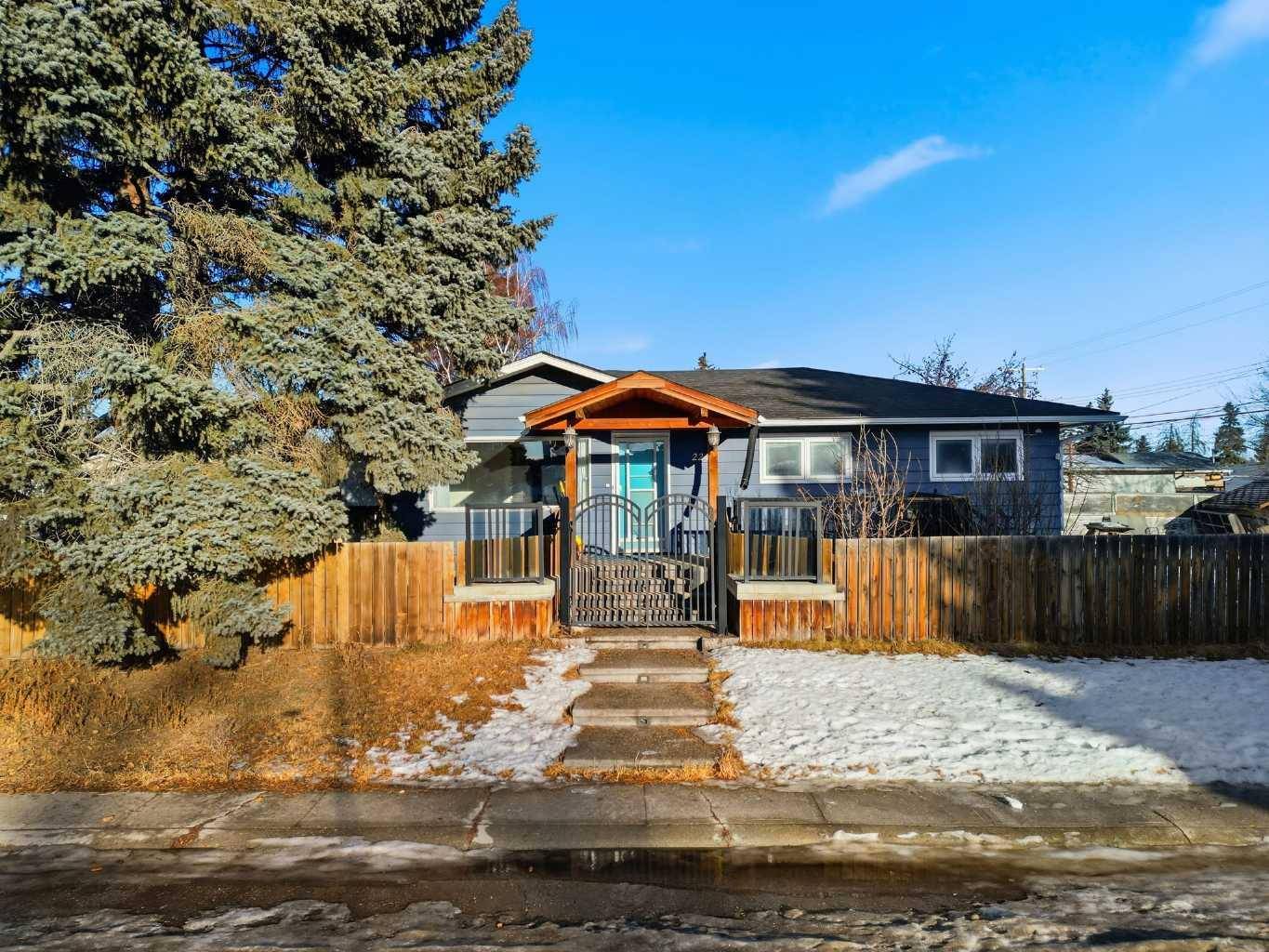 Calgary, AB T2B 0Z8,2240 38 ST SE